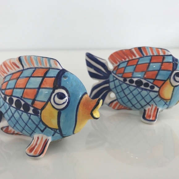 SALT AND PEPPER HAND PAINTED FISH SHAKERS NWOTS! - Picture 11 of 16